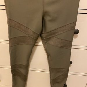 Forest green Alo Leggings - great condition!